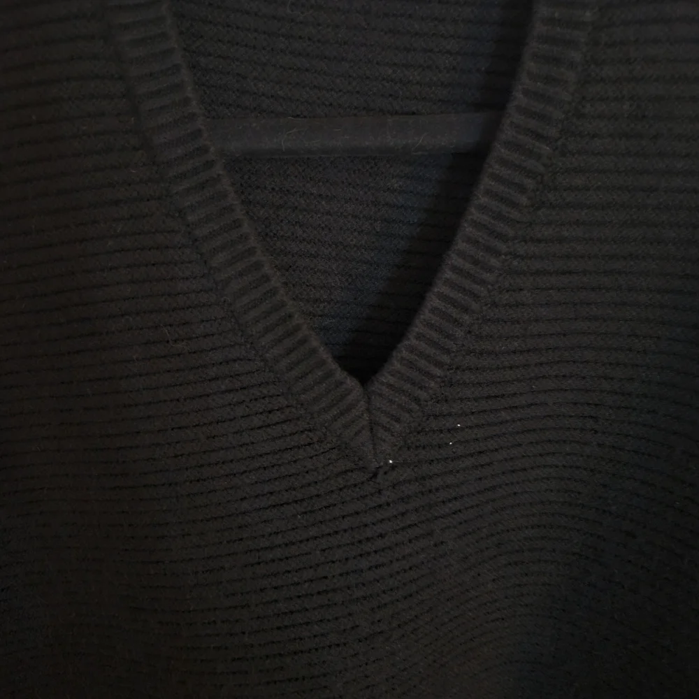 Zara Womens Black Knit Long Sleeve V-neck Ribbed Oversized Sweater size Medium - Picture 3 of 7